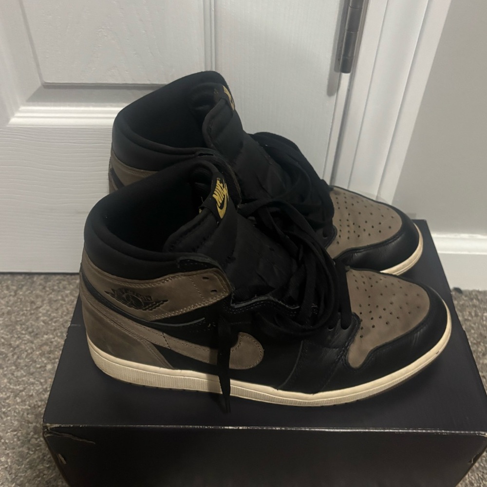 Jordan Men's Black and Brown High-Top Sneakers
Interior of shoes will negotiate